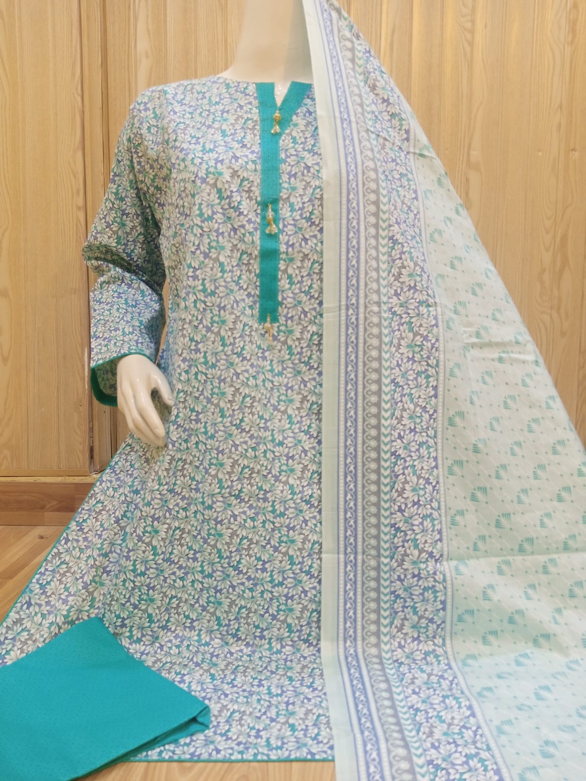 Pakistani Lawn Salwar Kameez