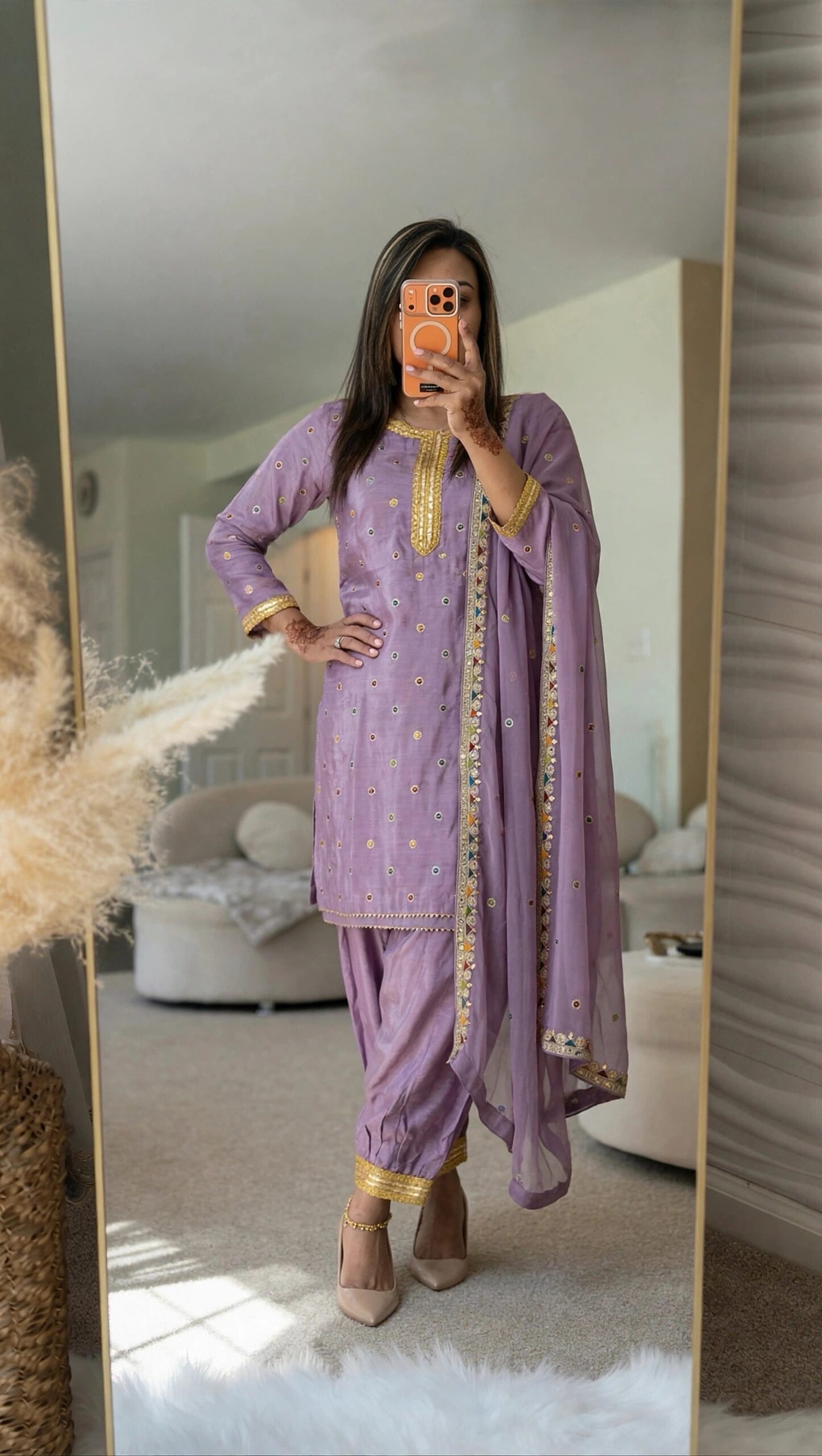 mirror selfie lavender kameez hq